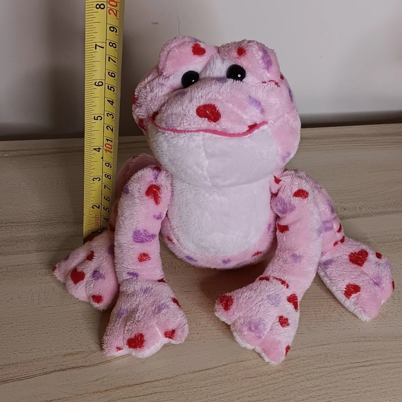Ganz Love Frog 8 inch Plush Stuffed Animal Pink with Red Hearts. - Picture 2 of 7